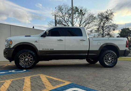RAM 3500 6.7 I6 TURBO DIESEL LIMITED LONGHORN CD 4X4  AUTOMÁTICO